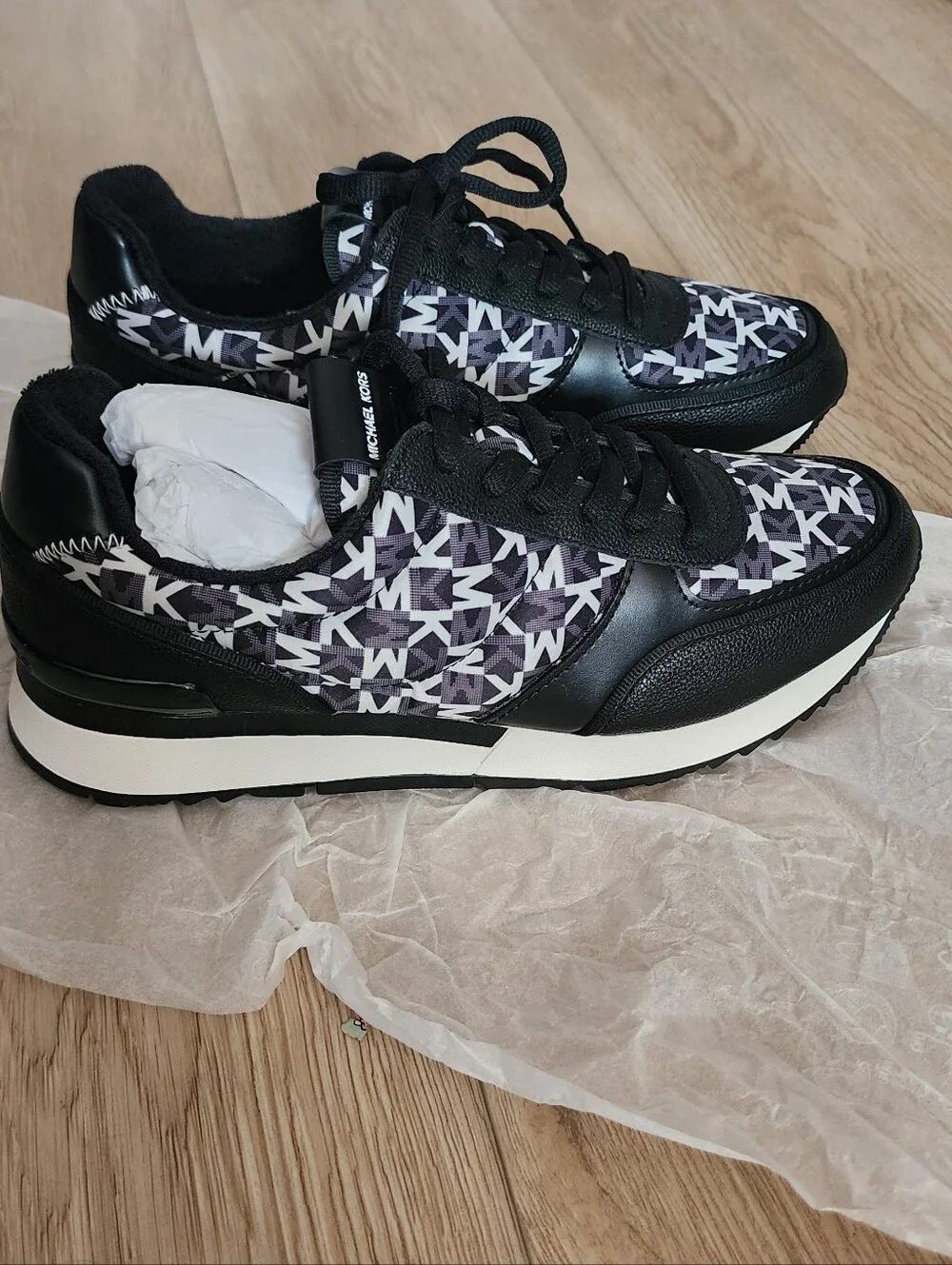 Michael Kors Andi Graphic Logo Trainers in a black combination size 8 New Unbox